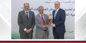 وزارة العمل تكرّم جهات داعمة لجهود التوعية بتطبيق قرار حظر العمل وقت الظهيرة - الأول نيوز
