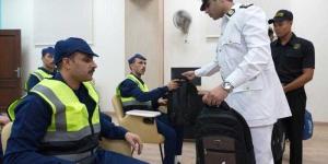 الداخلية تنظم إحتفالية لتوزيع حقائب ومستلزمات وأزياء مدرسية على أبناء نزلاء مراكز الإصلاح والتأهيل والمفرج عنهم - الأول نيوز