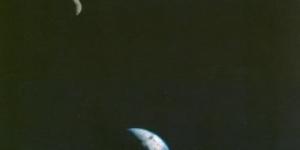زى النهاردة.. مركبة فوياجر 1 تلتقط أول صورة للأرض والقمر عام 1977 - الأول نيوز