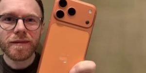 هاتف iPhone 17 Pro البرتقالى الجديد أهم تغيير فى طرازات آيفون الحديثة - الأول نيوز