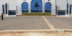 مطار الخرطوم يستقبل أول رحلة مدنية بعد عامين ونصف من الإغلاق تزامن مع هجمات الدعم السريع - الأول نيوز