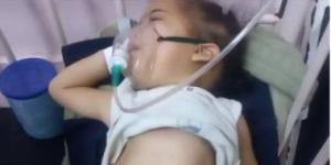 بعد فقدان شقيقها نتيجة مرض نادر.. لانا زعرب تواجه نفس المصير في غياب العلاج داخل غزة - الأول نيوز