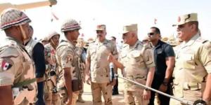 وزير الدفاع يشهد إجراءات تفتيش الحرب لأحد تشكيلات المنطقة المركزية العسكرية - الأول نيوز