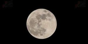 الليلة.. شاهد القمر العملاق فى السماء بعد الغروب - الأول نيوز