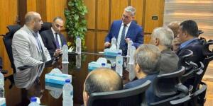 وزير البترول والثروة المعدنية يجري زيارة مفاجئة لشركة أبسكو لمتابعة سير العمل ودعم تنفيذ الأنشطة - الأول نيوز