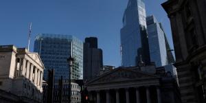 الإسترليني تحت الضغط قبل اجتماع بنك إنجلترا.. والدولار يتماسك - الأول نيوز