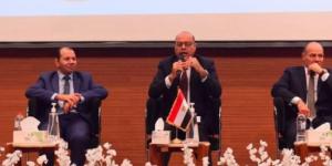 وزير العمل يفتتح ندوة توعوية بقانون العمل الجديد بحضور ممثلي شركات خاصة - الأول نيوز