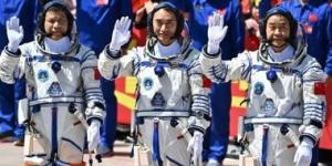 ثلاثة رواد فضاء صينيين عالقون في المدار بعد اصطدامهم بشظايا حطام فضائى - الأول نيوز