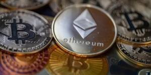 "بتكوين" يواصل خسائره بدعم من تقدم خطة إعادة فتح الحكومة الأمريكية - الأول نيوز