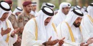 أمير قطر يؤدى صلاة الاستسقاء فى مسجد لوسيل - الأول نيوز