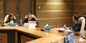 وزير الصحة يستقبل وفد البنك الأوروبي لإعادة الإعمار والتنمية لبحث تطوير المنشآت الصحية - الأول نيوز