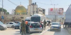 قوات الاحتلال الإسرائيلي تعتقل ثلاثة فلسطينيين ويداهم عدة منازل بنابلس - الأول نيوز