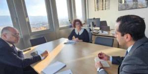 وزير العمل يلتقي مساعد المدير العام للحوكمة والحقوق والحوار بمنظمة العمل الدولية - الأول نيوز