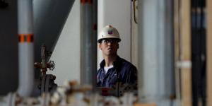 النفط يواصل التراجع وسط ضغط أمريكي لاتفاق سلام في أوكرانيا - الأول نيوز