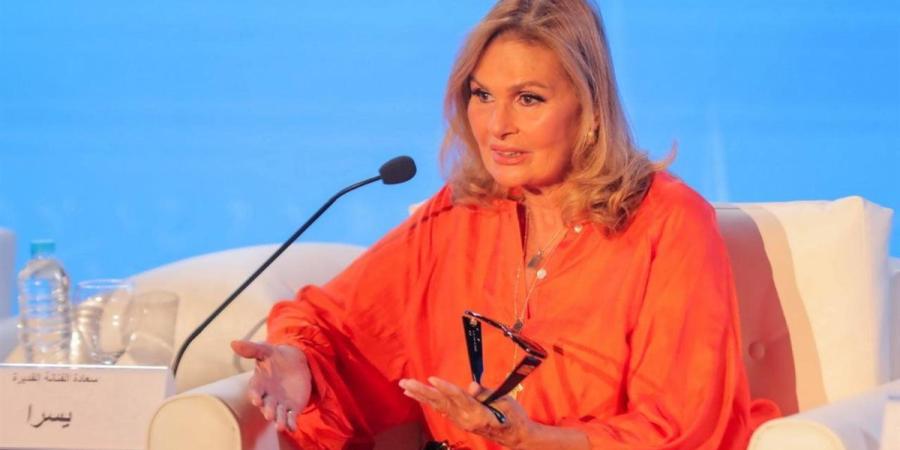 يسرا: مسيرة الأمير طلال تستحق التسجيل في فيلم وثائقي - زاجل الإخباري