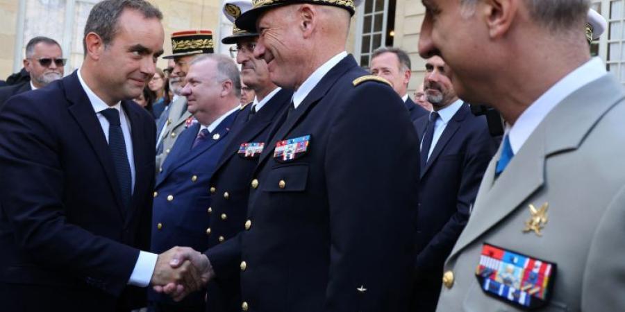 وسط غضب الشارع.. ماكرون يضع وزير الدفاع على رأس الحكومة - زاجل الإخباري