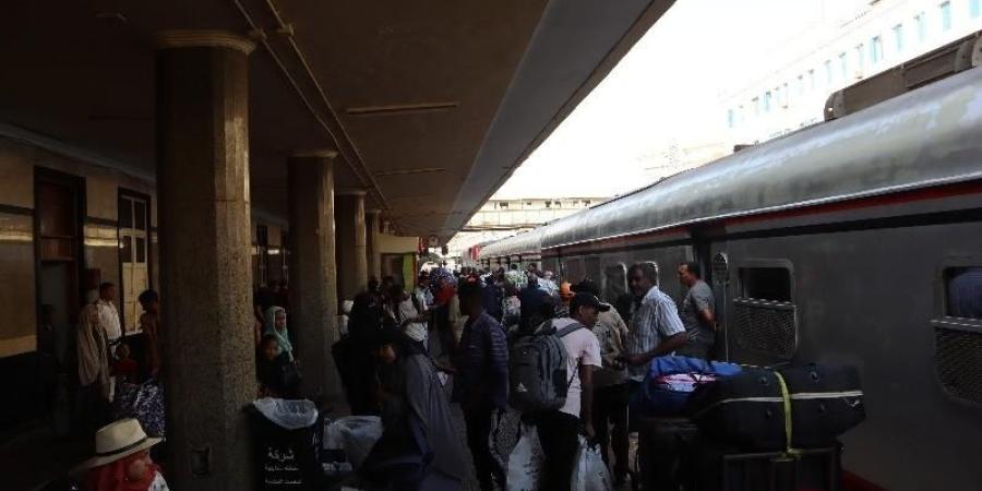 الهيئة القومية لسكك حديد مصر تُسيّر الرحلة السادسة عشر لقطارات العودة الطوعية للأشقاء السودانيين إلى وطنهم - الأول نيوز
