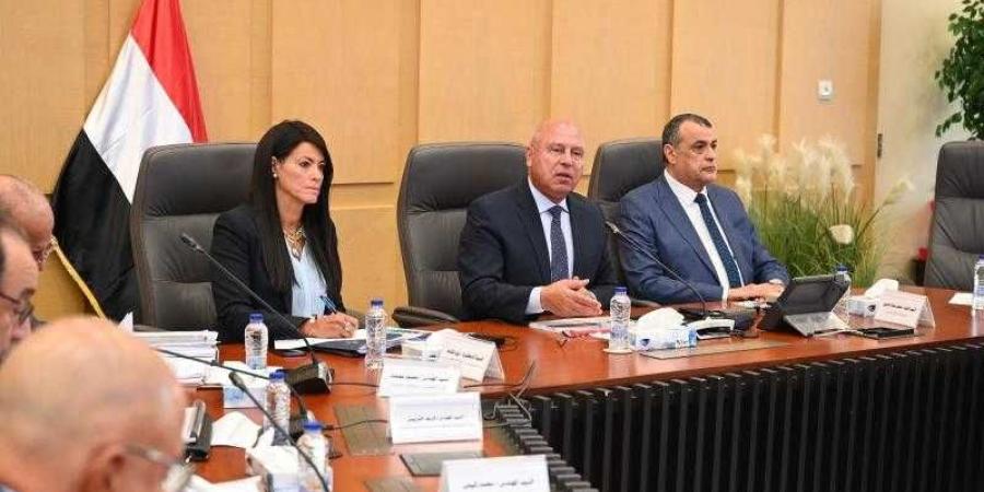 نائب رئيس مجلس الوزراء للتنمية الصناعية يترأس الاجتماع الثلاثين للمجموعة الوزارية للتنمية الصناعية - الأول نيوز