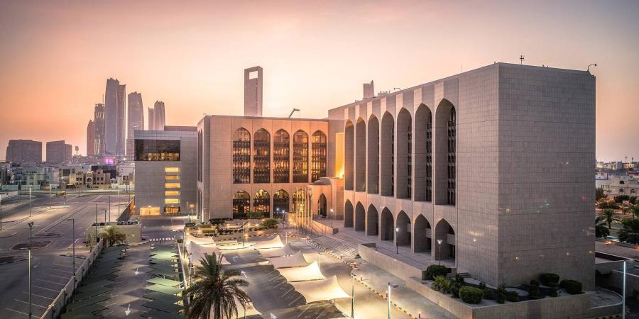 «المركزي» يرفع توقعاته لنمو اقتصاد الإمارات إلى 4.9% في 2025 - الأول نيوز
