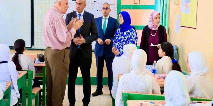 وزير التربية والتعليم يتفقد سير العملية التعليمية بعدد من مدارس محافظة الشرقية - الأول نيوز