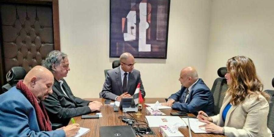 نائب وزير الإسكان يناقش مجالات التعاون مع شركة متخصصة في تصنيع مكونات مشروعات المياه والصرف - الأول نيوز