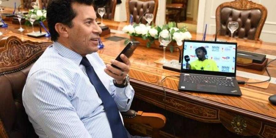 وزير الرياضة يدعم منتخب الشباب لكرة القدم تحت 20 سنة - الأول نيوز