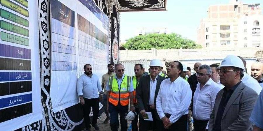 رئيس الوزراء يتفقد الأعمال الإنشائية لمشروع مستشفى أشمون المركزي الجديد - الأول نيوز