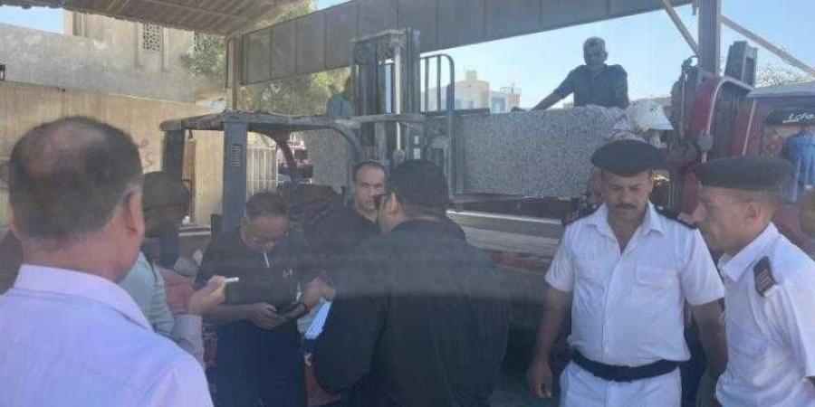 وزير العمل :حملة مكثفة تسفر عن تحرير 216 محضرًا خاصًا بـ تراخيص عمل الأجانب بمنطقة شق الثعبان - الأول نيوز