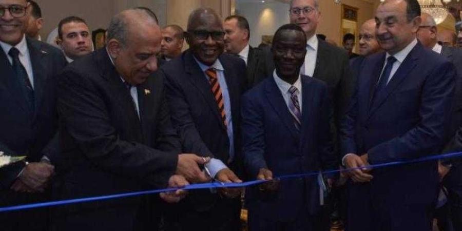 وزير الكهرباء والطاقة المتجددة يفتتح معرض صناعة المهمات والمعدات الكهربائية - الأول نيوز