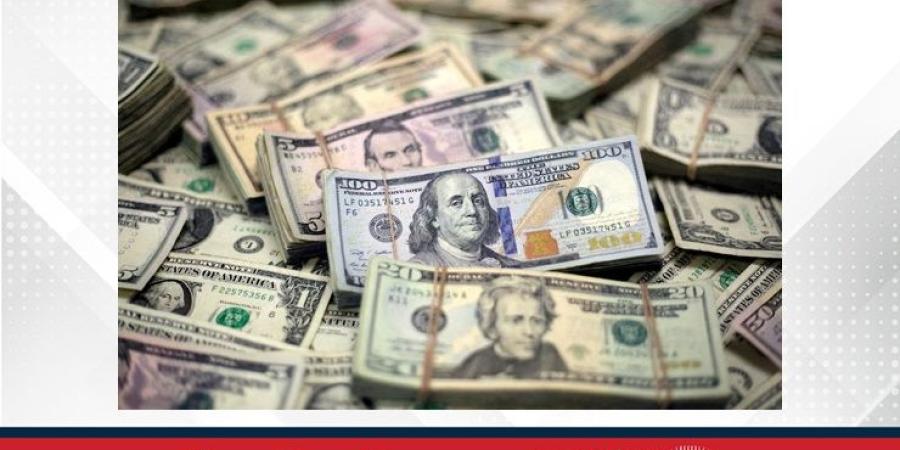 الدولار يتراجع لأدنى مستوى في أسبوع مع بدء إغلاق الحكومة الأمريكية - الأول نيوز