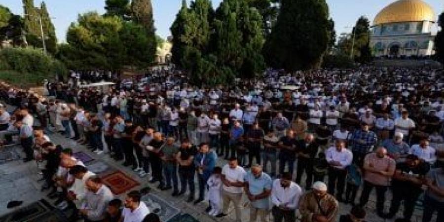 45 ألف مصل يؤدون صلاة الجمعة فى الأقصى رغم إجراءات الاحتلال الاسرائيلى - الأول نيوز