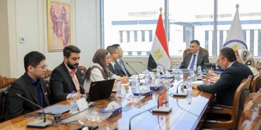 رئيس هيئة الشراء الموحد يستقبل وفدًا من «هواوي» لبحث التعاون في تطبيقات الذكاء الاصطناعي - الأول نيوز