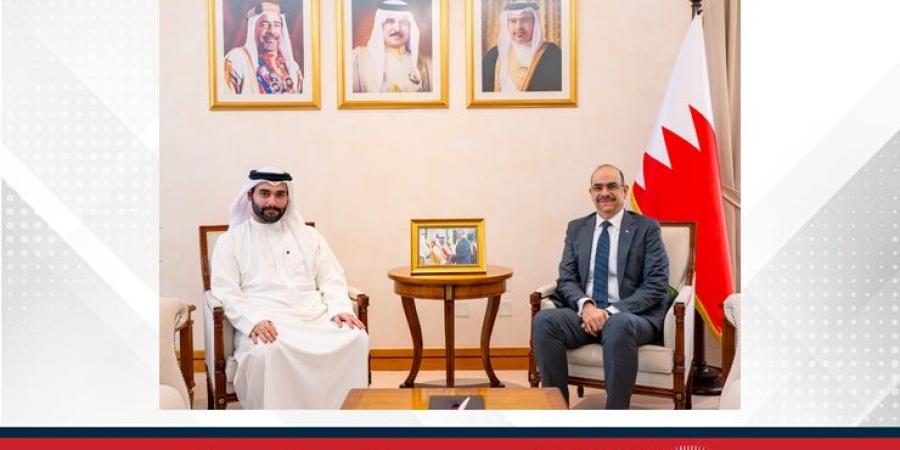 وزير الشؤون القانونية يستقبل الموظف مهند الدوي بمناسبة قبوله ضمن الدفعة الحادية عشرة من برنامج رئيس مجلس الوزراء لتنمية الكوادر الحكومية - الأول نيوز