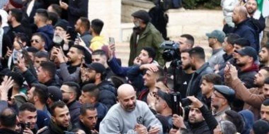 بدء نقل أسرى فلسطينيين من سجون إسرائيل إلى مرافق الإفراج الخاصة - الأول نيوز