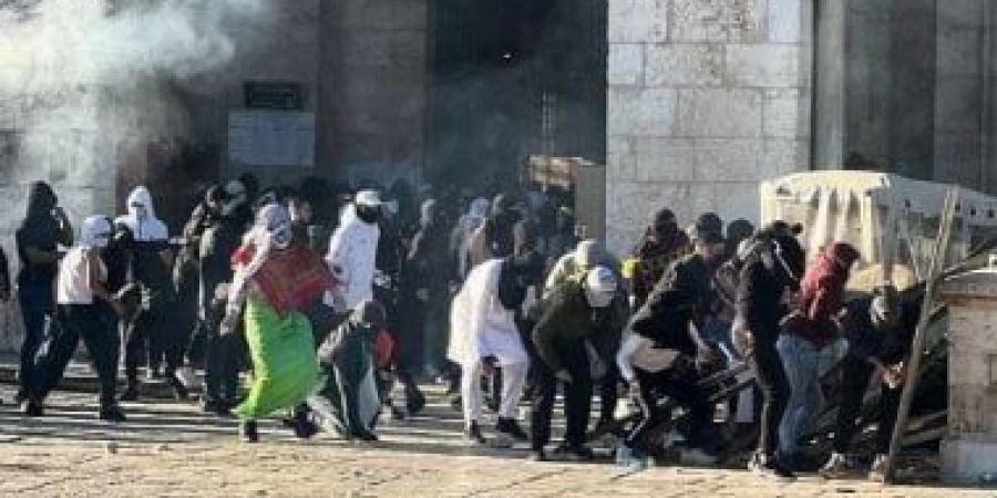 مستوطنون إسرائيليون يقتحمون المسجد الأقصى - الأول نيوز