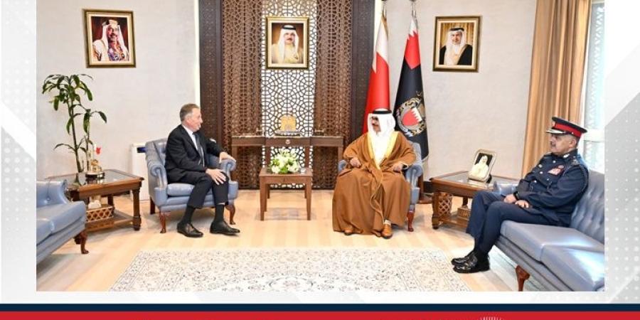 وزير الداخلية يشيد بالعلاقات الاستراتيجية مع المملكة المتحدة خلال استقباله رئيس هيئة أركان الدفاع للقوات المسلحة البريطانية السابق - الأول نيوز