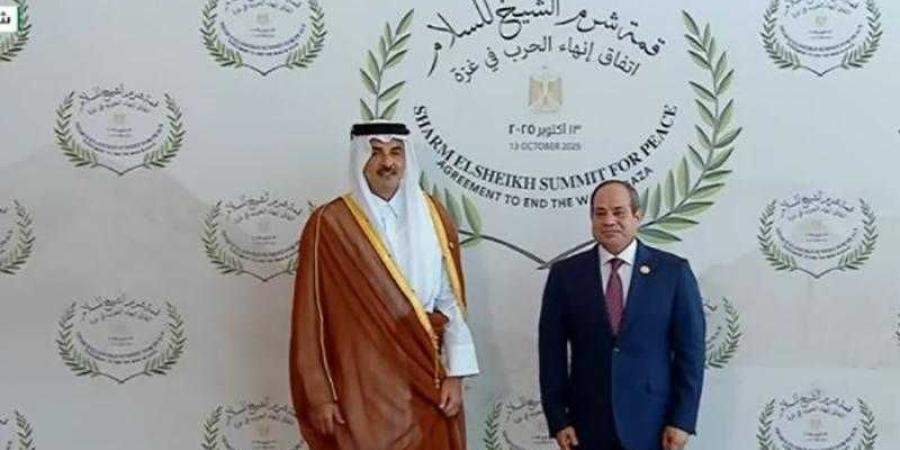 الرئيس السيسى يستقبل أمير قطر فور وصوله للمشاركة بقمة شرم الشيخ للسلام - الأول نيوز