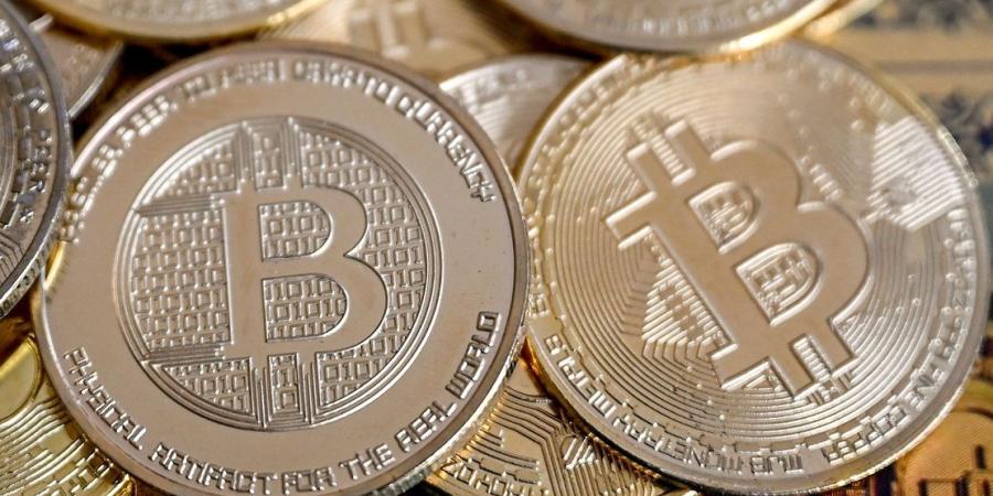تباين أداء العملات المشفرة.. والبيتكوين تتمسّك بـ 112 ألف دولار - الأول نيوز