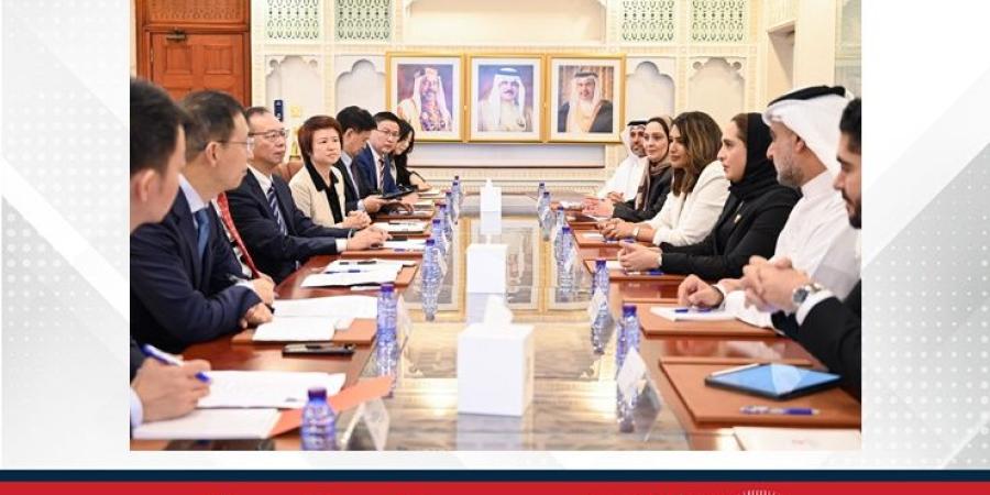 وزيرة الإسكان والتخطيط العمراني تجتمع بشركتي (سي إم إي سي) و(سينيشور) الصينيتين - الأول نيوز