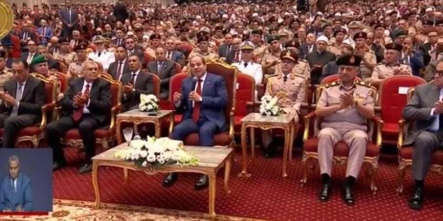 الرئيس السيسي: كل قرار بيتدرس بدل المرة 100 والدولة عشان تقوم عايزة همة من حديد - الأول نيوز