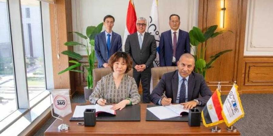 رئيس اقتصادية قناة السويس يشهد توقيع عقود 4 مشروعات جديدة بالمنطقة الصناعية بالسخنة - الأول نيوز