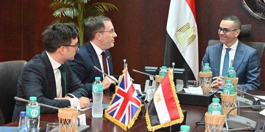 وزير الاستثمار يبحث مع السفير البريطاني بالقاهرة سبل دعم الشراكة الاقتصادية - الأول نيوز