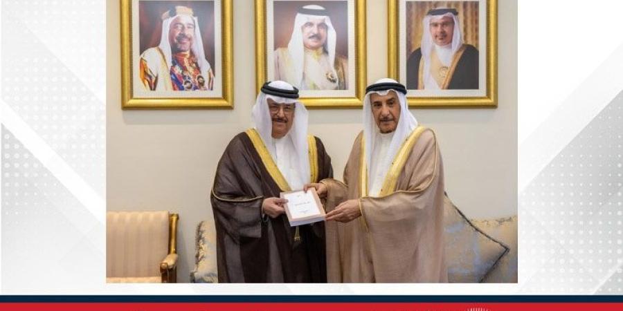 نائب رئيس مجلس الوزراء يلتقي السفير خليل الذوادي.. ويؤكد: البحرين تفخر بإسهامات رجالاتها وعطاءات أبنائها في مواقع العمل الوطني المختلفة بالداخل والخارج - الأول نيوز