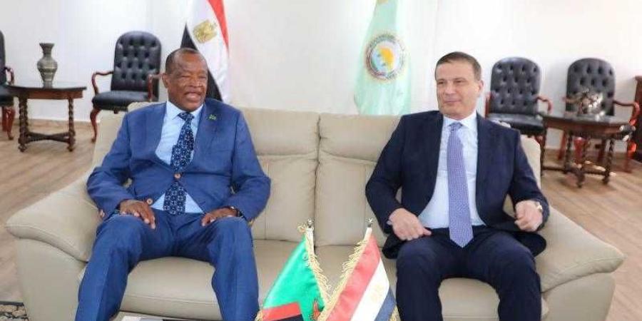 وزير الزراعة ووزير الداخلية الزامبي يناقشان موقف المزارع المصرية المشتركة - الأول نيوز
