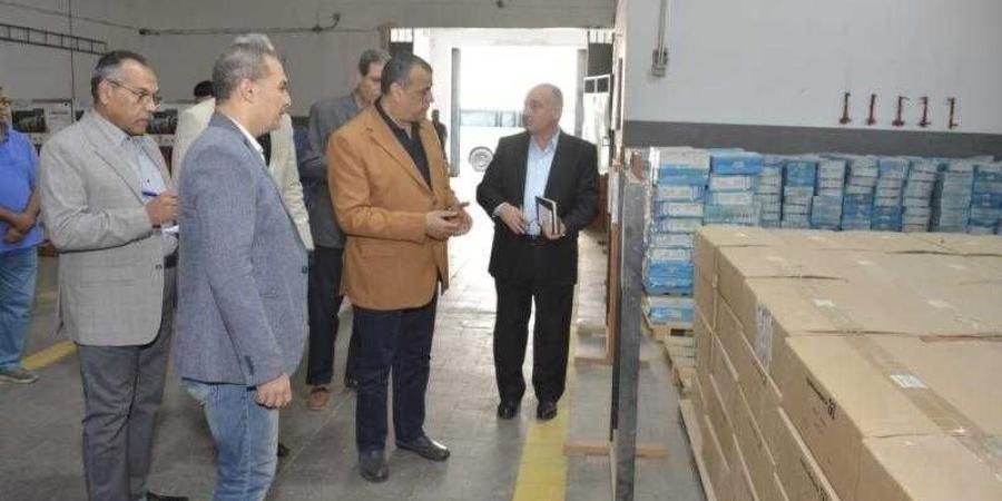 وزير الدولة للإنتاج الحربي يتابع مراحل التصنيع بشركة بنها للصناعات الإلكترونية (مصنع 144 الحربي) - الأول نيوز