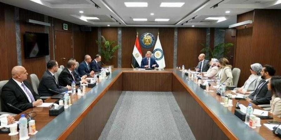وزير البترول والثروة المعدنية يلتقي مجموعة من كوادر الإدارة المتوسطة والشابة - الأول نيوز