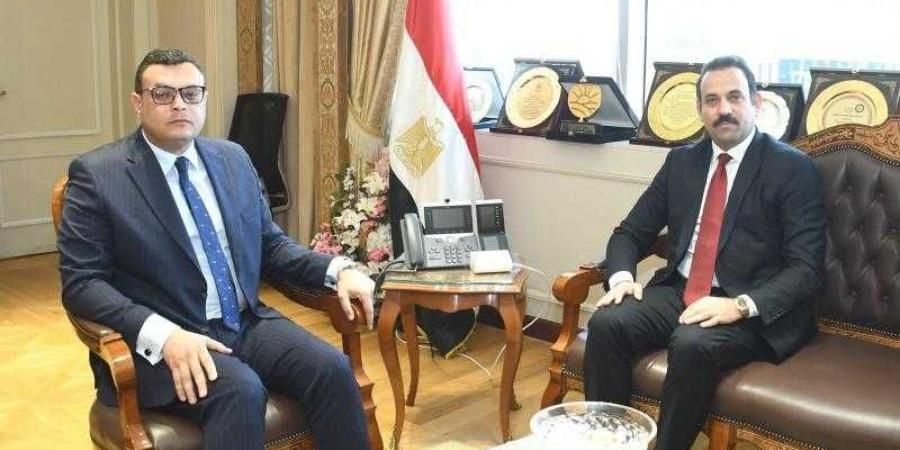 وزير الإسكان يبحث مع رئيس جهاز مستقبل مصر للتنمية المستدامة عددًا من ملفات العمل المشتركة - الأول نيوز