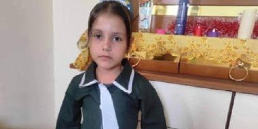 الطفلة الفلسطينية بيان صقر تمثل قصة جسد يذوب فى صمت الحرب والحصار.. صور - الأول نيوز