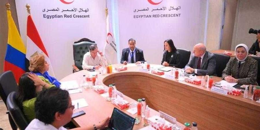 رئيس جمهورية كولومبيا يزور الهلال الأحمر المصري .. ويشيد بالجهود المصرية في تقديم المساعدات الإنسانية للفلسطينيين في قطاع غزة - الأول نيوز