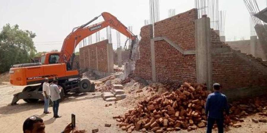 وزير الإسكان يُصدر ( 4 ) قرارات لإزالة التعديات ومخالفات البناء بالساحل الشمالي ومدينة الفيوم الجديدة - الأول نيوز